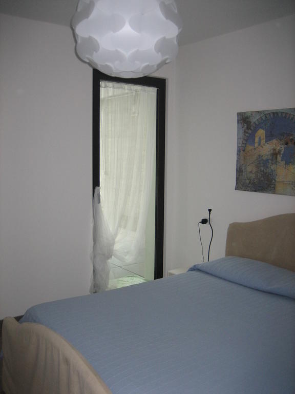 Villa Arzilla Ρίβα ντελ Γκάρντα Δωμάτιο φωτογραφία